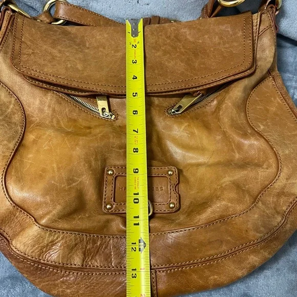 Marc Jacobs Tan Leather Hobo Bag with Gold Accents - Picture 15 of 16